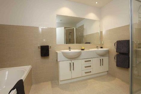 Photo of property in 175h Hurstmere Road, Takapuna, Auckland, 0622