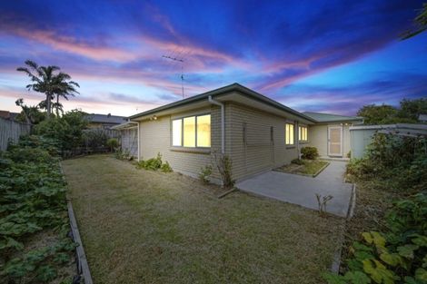 Photo of property in 5 Harobed Place, Weymouth, Auckland, 2103