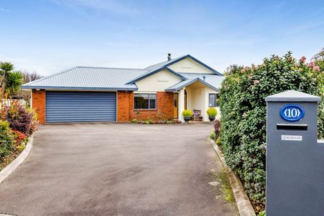 Photo of property in 10 Taylor Place, Merrilands, New Plymouth, 4312