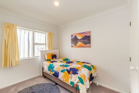 Photo of property in 19 Balmerino Grove, Waikanae, 5036