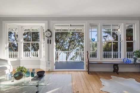 Photo of property in 36 Queen Street, Northcote Point, Auckland, 0627