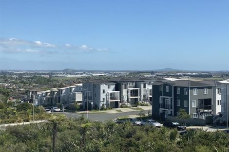 Photo of property in 8 Puhakehake Place, Flat Bush, Auckland, 2019