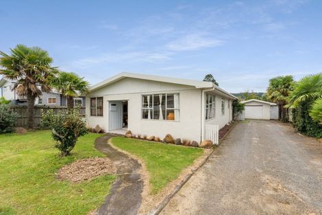 Photo of property in 104 Beverley Terrace, Whangamata, 3620