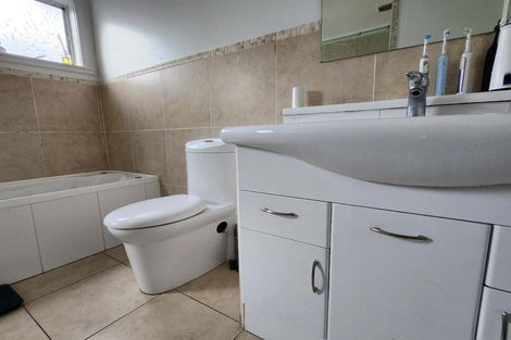 Photo of property in 2/19 Stanley Road, Glenfield, Auckland, 0629