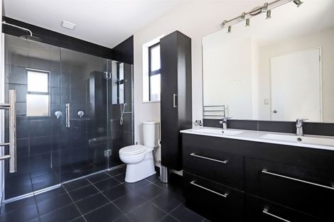 Photo of property in 2 Whittaker Place, Havelock North, 4130