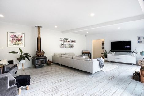 Photo of property in 12 Opanuku Road, Henderson Valley, Auckland, 0612