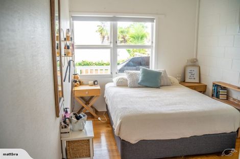 Photo of property in 2/289 Glenfield Road, Glenfield, Auckland, 0629