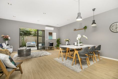 Photo of property in 9/40 Scarlet Oak Drive, Schnapper Rock, Auckland, 0632