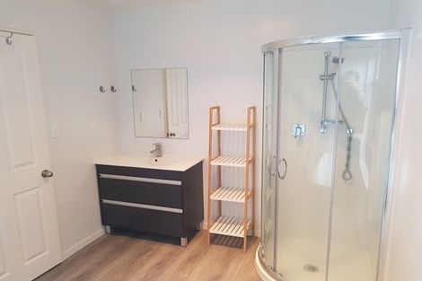 Photo of property in 60 Lagoon Way, West Harbour, Auckland, 0618