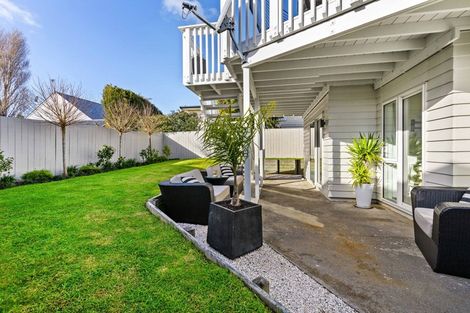 Photo of property in 2/10 Webb Place, Forrest Hill, Auckland, 0620