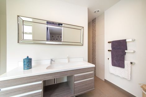 Photo of property in 16 Grand Oaks Drive, Awapuni, Palmerston North, 4412