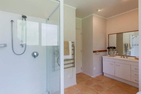 Photo of property in 2/14 Hollyhock Place, Browns Bay, Auckland, 0630