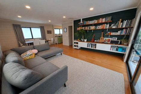 Photo of property in 1/94 Beach Road, Te Atatu Peninsula, Auckland, 0610