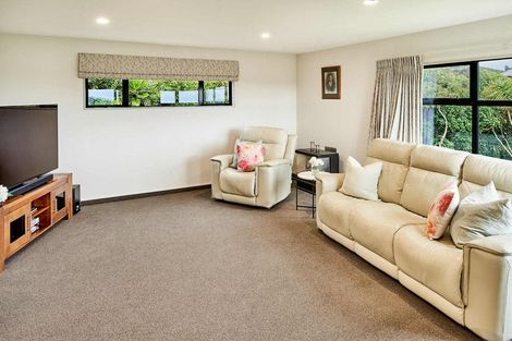 Photo of property in 17 Dornoch Place, Papakowhai, Porirua, 5024