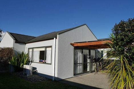 Photo of property in 71 Guildford Drive, Paraparaumu, 5032