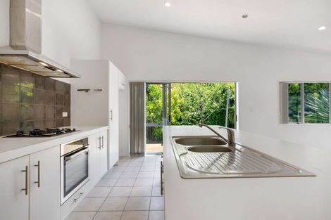 Photo of property in 23 Carento Way, Stanmore Bay, Whangaparaoa, 0932