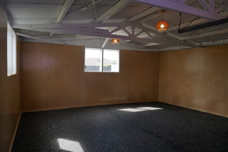 Photo of property in 12 Duncan Avenue, Te Atatu South, Auckland, 0610