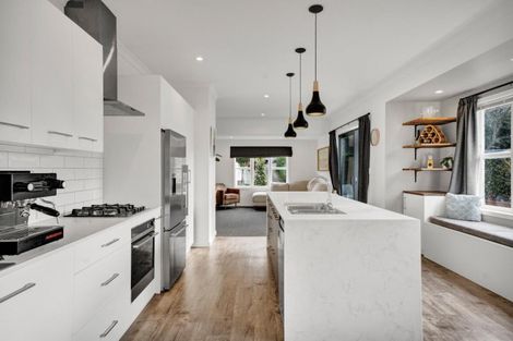 Photo of property in 15 Bracken Street, New Plymouth, 4310