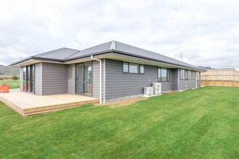 Photo of property in 33 Silicon Way, Fitzherbert, Palmerston North, 4410