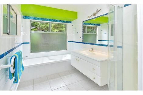 Photo of property in 2/61 Ribbonwood Crescent, Goodwood Heights, Auckland, 2105