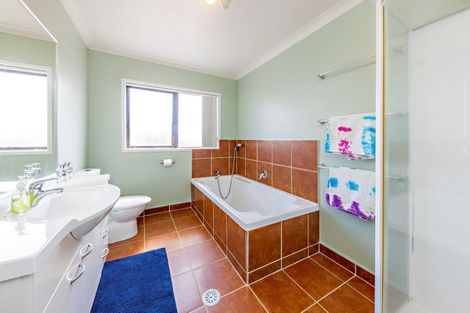 Photo of property in 9 Nicholas Gibbons Drive, Clendon Park, Auckland, 2103