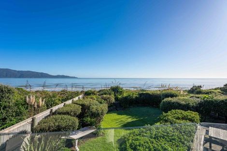Photo of property in 17 Oratia Street, Waikanae Beach, Waikanae, 5036