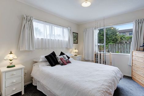 Photo of property in 13 Tetrarch Place, Totara Vale, Auckland, 0629