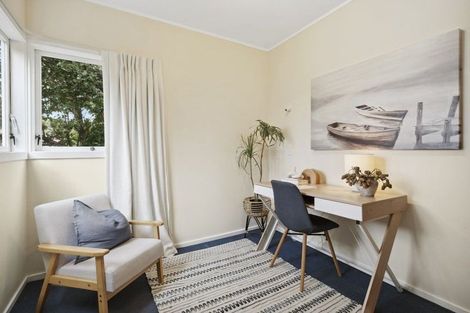 Photo of property in 22 Homewood Crescent, Karori, Wellington, 6012