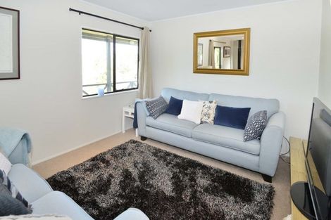 Photo of property in 11 Thalia Place, Totara Vale, Auckland, 0629