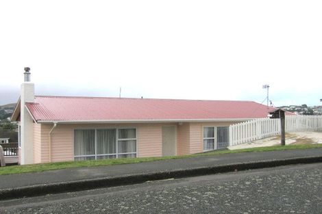 Photo of property in 3 Archbold Street, Newlands, Wellington, 6037