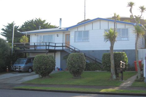 Photo of property in 98 Gloaming Hill, Titahi Bay, Porirua, 5022