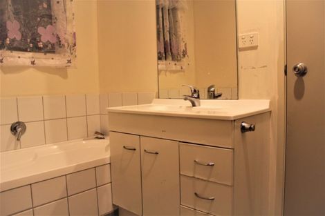 Photo of property in 184a Russell Road, Manurewa, Auckland, 2102