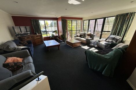 Photo of property in 16 Ruapehu Drive, Fitzherbert, Palmerston North, 4410