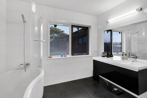 Photo of property in 17a Kauri Street, Inglewood, 4330