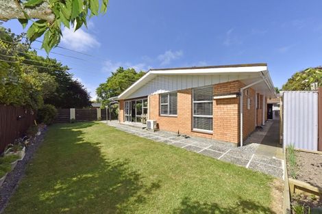 Photo of property in 33 Montclare Avenue, Avonhead, Christchurch, 8042