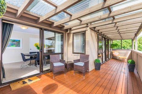 Photo of property in 13 Framalda Place, Conifer Grove, Takanini, 2112