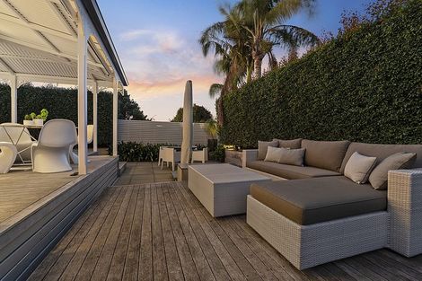 Photo of property in 2/70 Princes Street, Northcote Point, Auckland, 0627