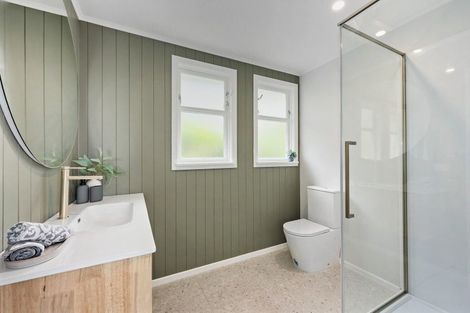 Photo of property in 5 Omega Street, Newlands, Wellington, 6037