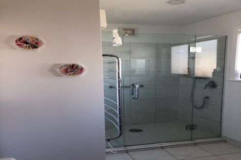 Photo of property in 98 Eskdale Road, Birkdale, Auckland, 0626