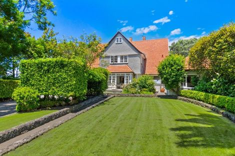 Photo of property in 11 Stanley Point Road, Stanley Point, Auckland, 0624