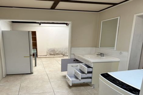 Photo of property in 37 Sunset Road, Totara Vale, Auckland, 0632