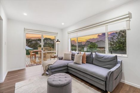 Photo of property in 70 Harmel Road, Glendene, Auckland, 0602