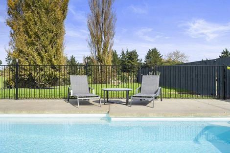 Photo of property in 10 Clifford Close, Leamington, Cambridge, 3432