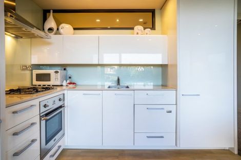 Photo of property in Cooks Apartments, 1e/24 James Cook Crescent, Remuera, Auckland, 1050