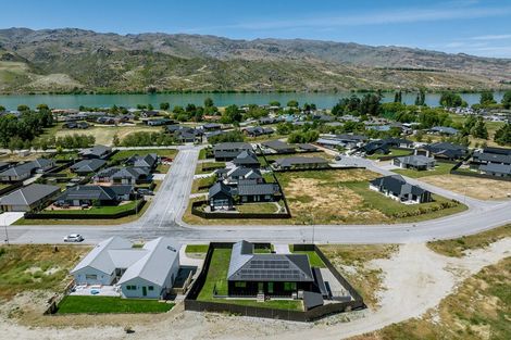 Photo of property in 27 Stratford Drive, Mount Pisa, Cromwell, 9383