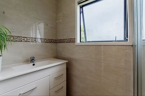 Photo of property in 17 Dungarvon Place, Clendon Park, Auckland, 2103