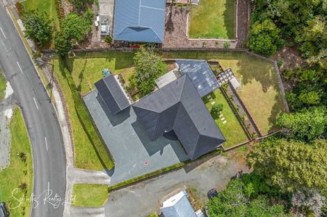 Photo of property in 16 Whaka Street, Maungaturoto, 0520