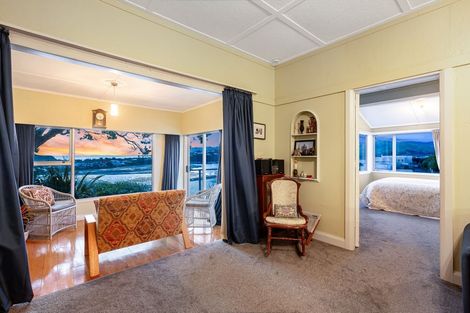 Photo of property in 61 Bayview Road, Paremata, Porirua, 5024