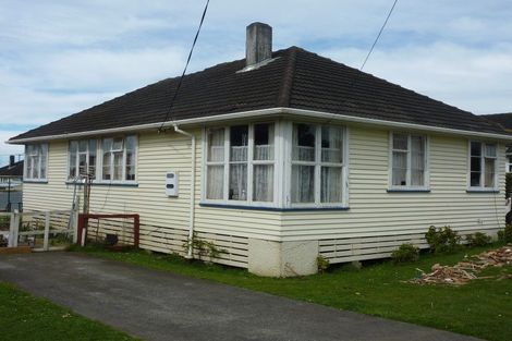 Photo of property in 11 Acourt Street, Hawera, 4610