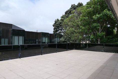 Photo of property in 70 Kelburn Parade, Kelburn, Wellington, 6012